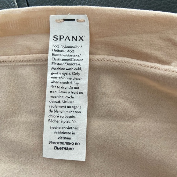 Seamless Power Series Sculpting High-Waisted Shorts - Picture 7 of 10